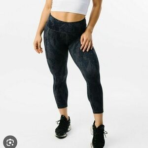 NWT 8-10 Zyia Charcoal Mood Light n Tight Hi Rise Capri 20”